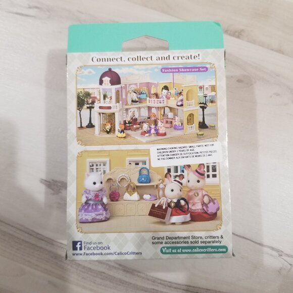 BUNDLE Calico Critters Town Series Designer Studio, Luxury Bed, Fashion Showcase - Picture 12 of 15